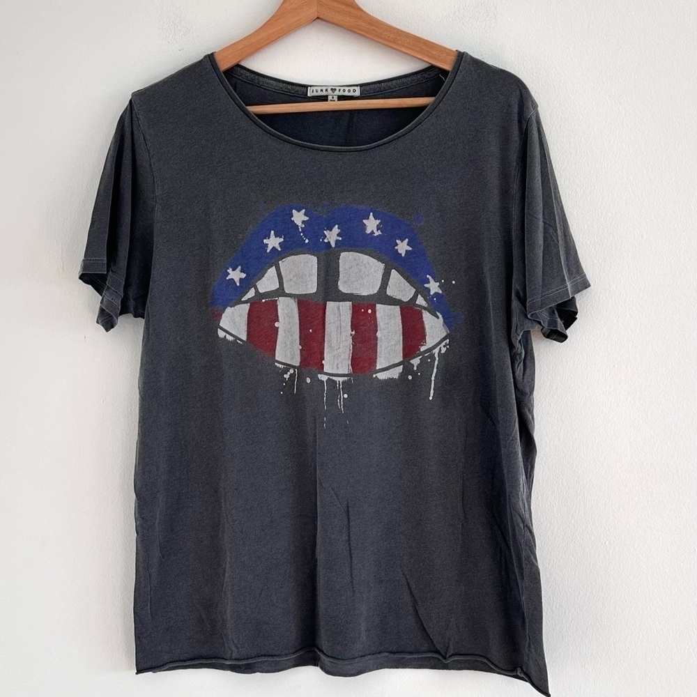 Junk Food American flag lips graphic print t-shirt small